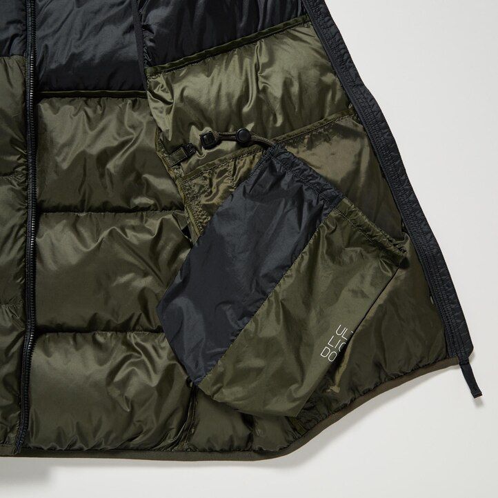 chaquetas de plumón ultraligeras uniqlo con bloques de color oliva para hombre