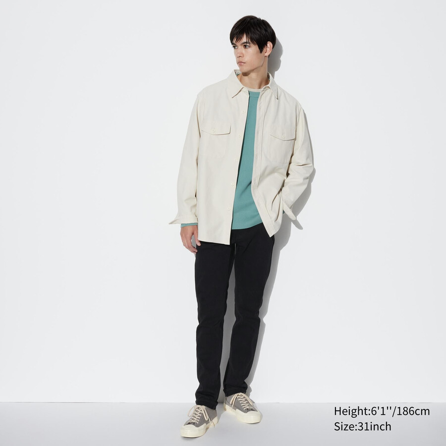 vaqueros ajustados elásticos con orillo de uniqlo para hombre color negro