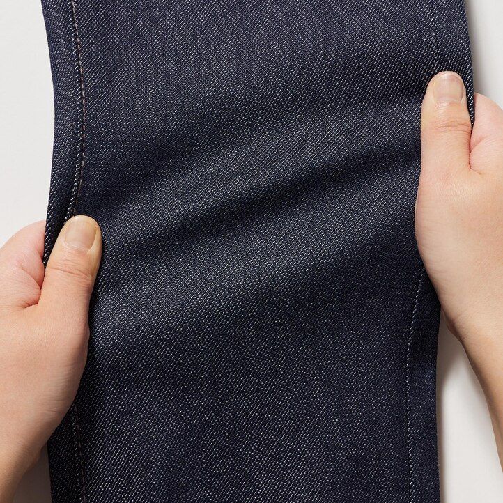vaqueros ajustados elásticos con orillo uniqlo para hombre color azul marino