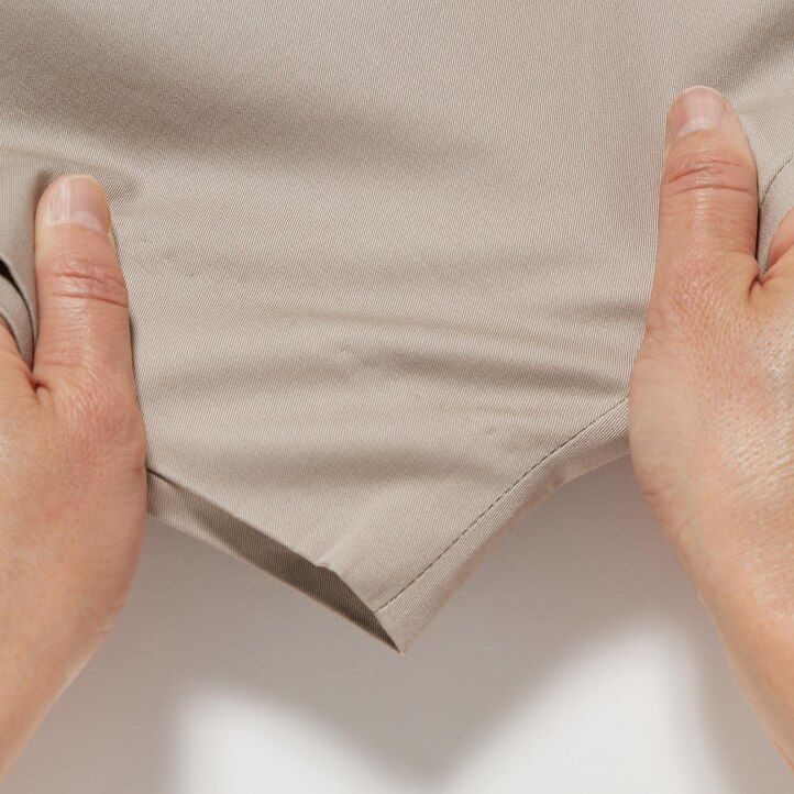 pantalones elásticos ajustados uniqlo para hombre color gris