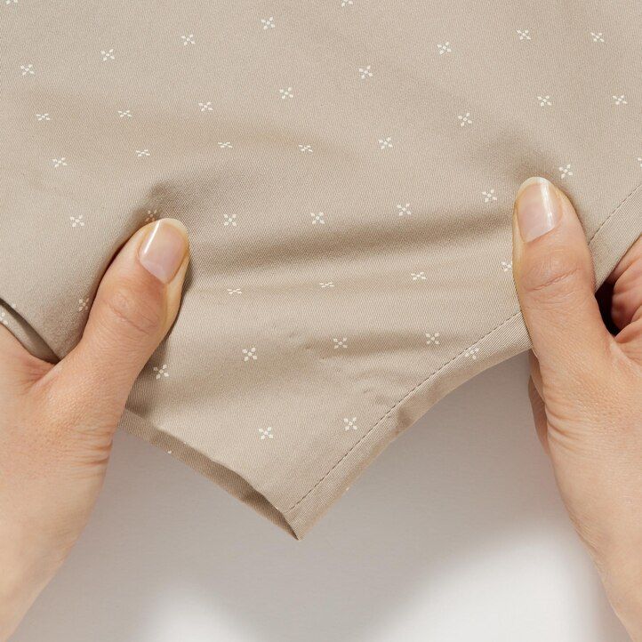 pantalones elásticos ajustados uniqlo para hombre en beige