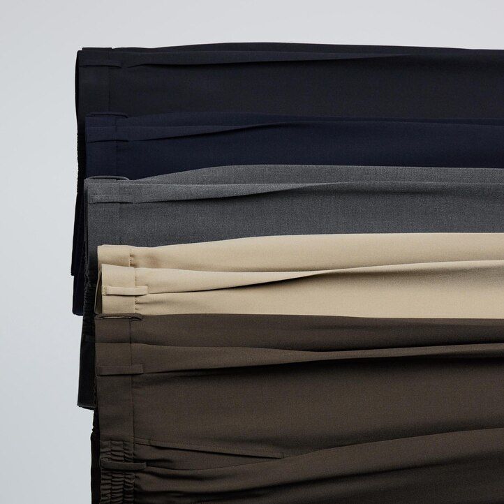 pantalones anchos plisados uniqlo para hombre en beige
