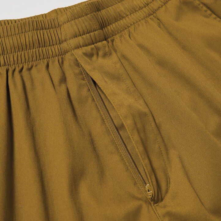 pantalones uniqlo dry stretch easys para hombre en gris oscuro