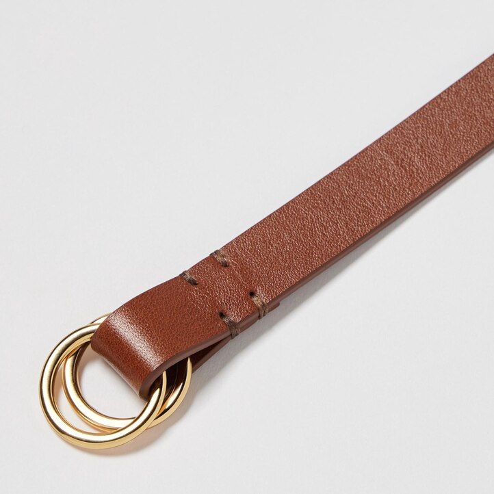cinturón estrecho de piel marrón uniqlo con doble anilla para mujer