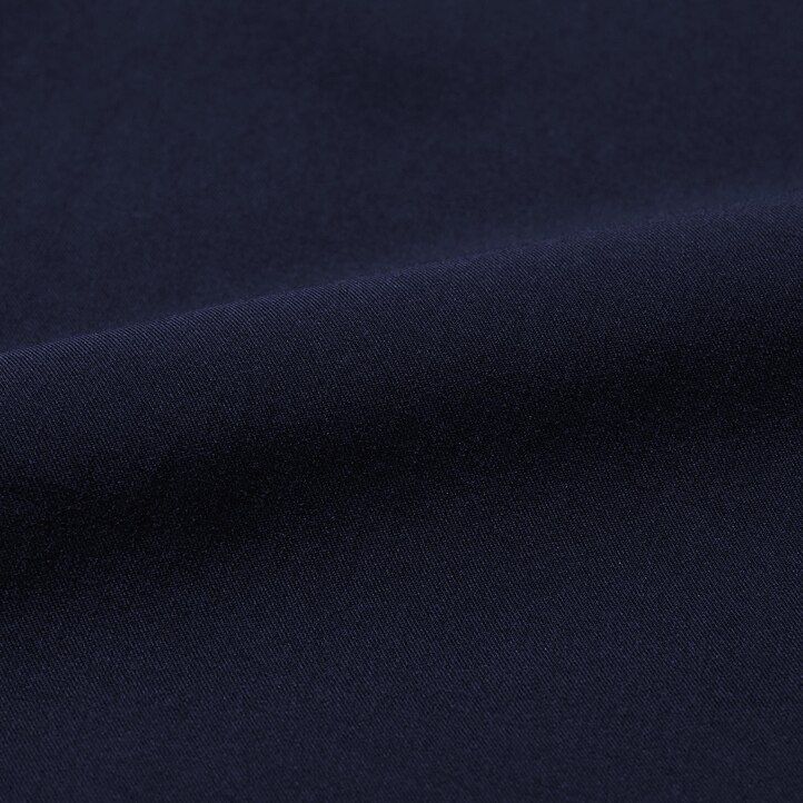 blusa de mujer uniqlo de rayón color oliva con cuello alto y mangas 34