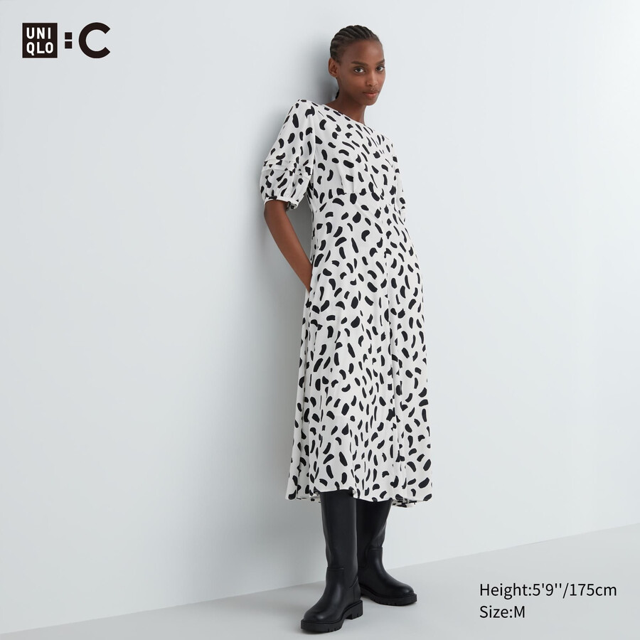 vestido blanco con mangas abullonadas y estampado de uniqlo para mujer