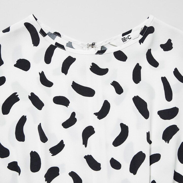 vestido blanco con mangas abullonadas y estampado de uniqlo para mujer