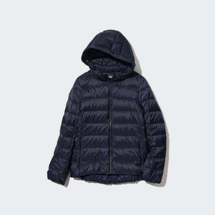 chaquetas de plumón ultraligeras uniqlo para mujer en color azul marino