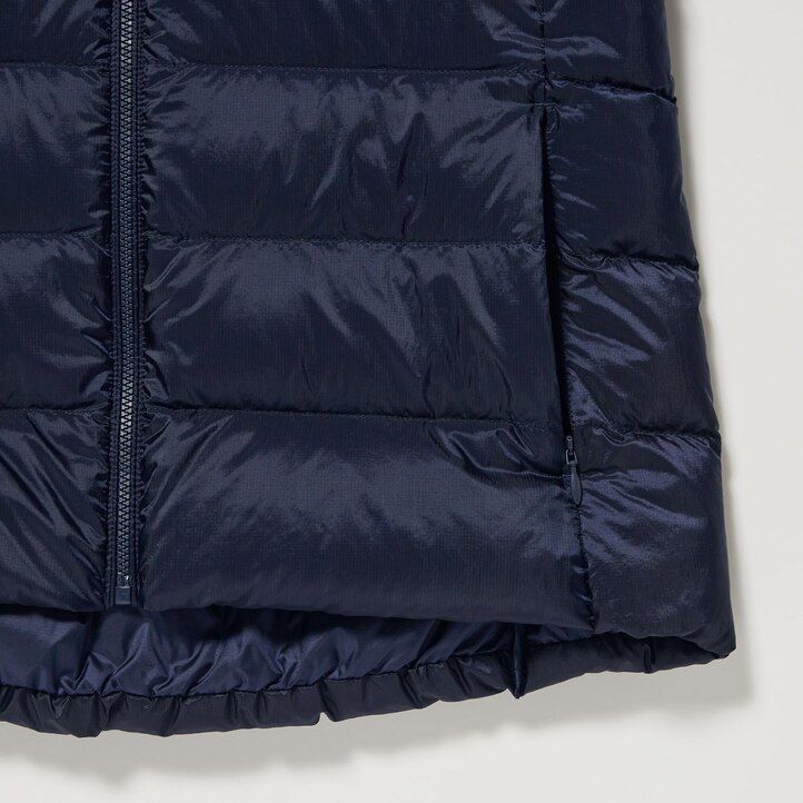 chaquetas de plumón ultraligeras uniqlo para mujer en color azul marino