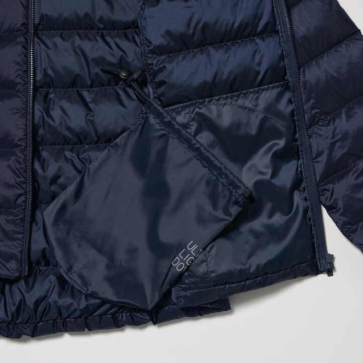 chaquetas de plumón ultraligeras uniqlo para mujer en color azul marino