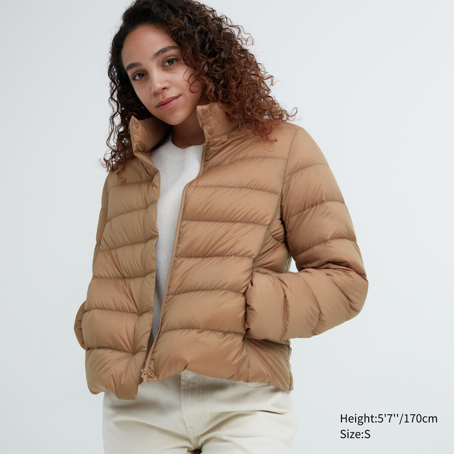 chaquetas de plumón ultraligeras uniqlo para mujer en beige