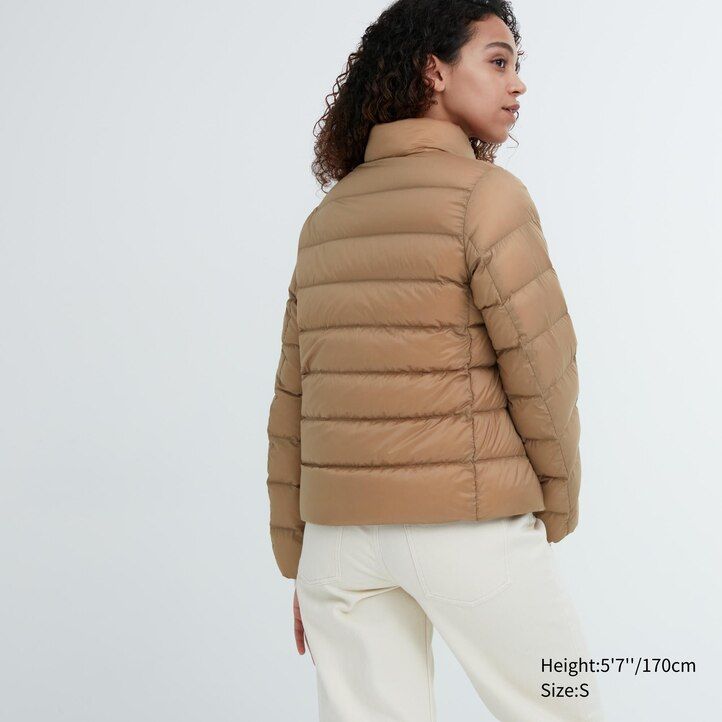 chaquetas de plumón ultraligeras uniqlo para mujer en beige