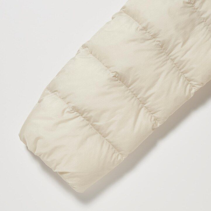 chaquetas de plumón ultraligeras uniqlo para mujer en beige