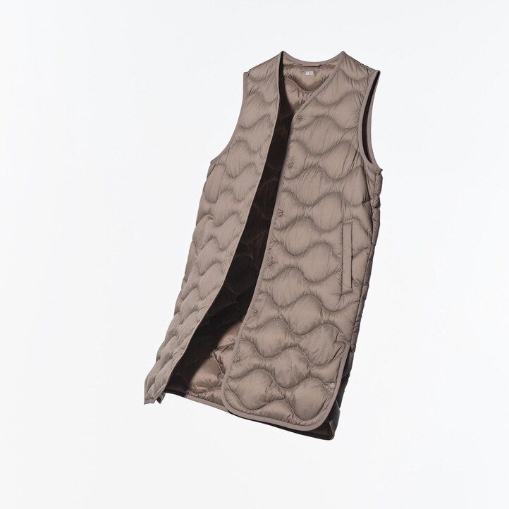 chaquetas de plumón ultraligeras uniqlo para mujer en color verde oscuro