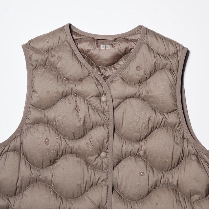 chaquetas de plumón ultraligeras uniqlo para mujer en color verde oscuro