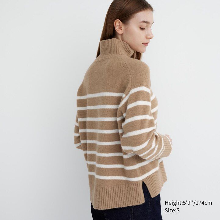 suéter de cuello alto a rayas de hilo souffle de uniqlo para mujer en beige