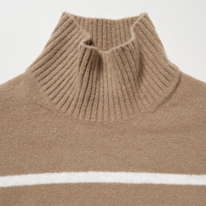 suéter de cuello alto a rayas de hilo souffle de uniqlo para mujer en beige