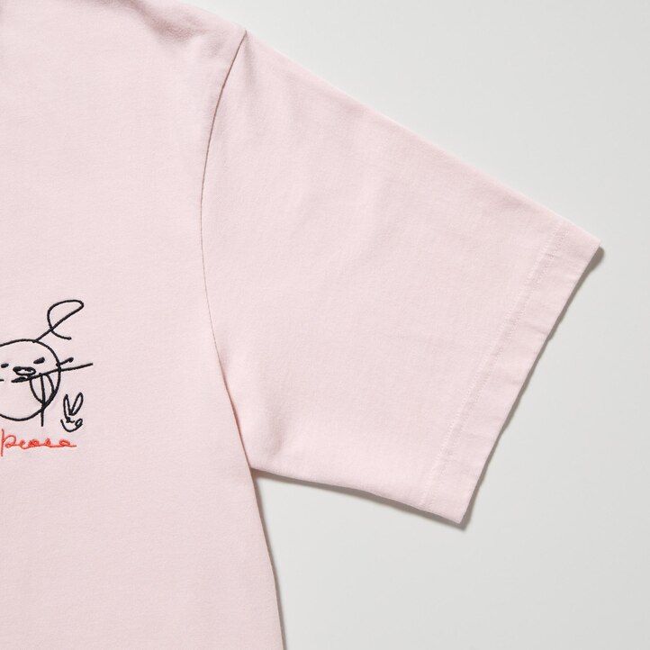 camisetas rosas para mujer con el estampado peace for all de haruka ayase de uniqlo