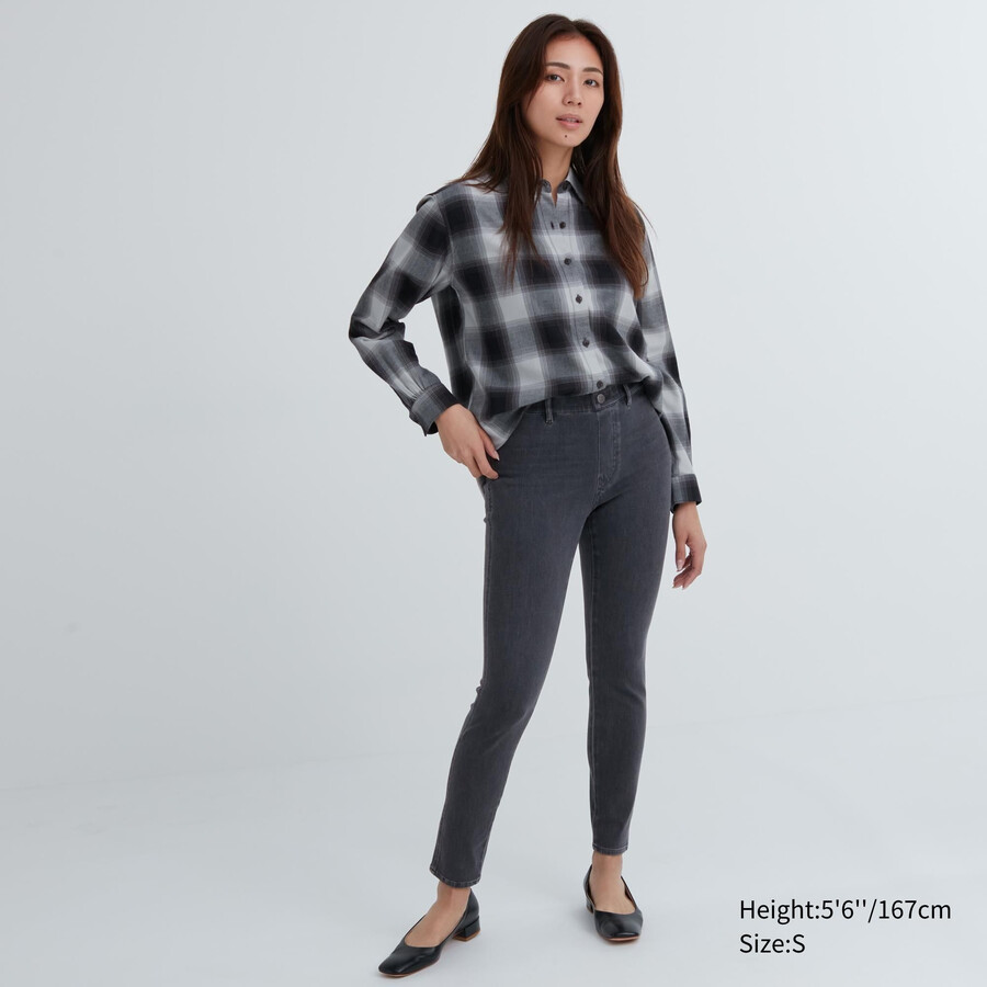 tops vaqueros ultraelásticos uniqlo para mujer en gris oscuro