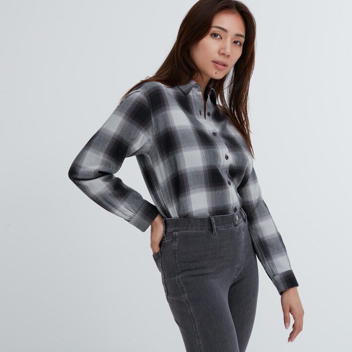 tops vaqueros ultraelásticos uniqlo para mujer en gris oscuro
